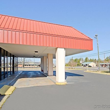 The Sanford Inn Exterior photo