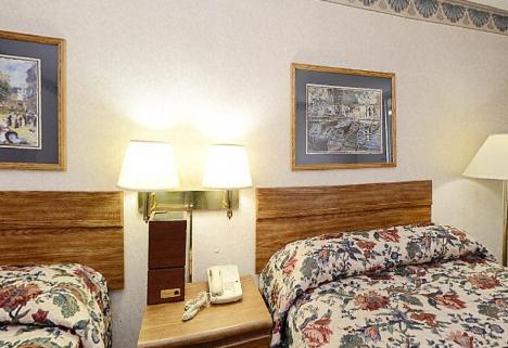 The Sanford Inn Room photo