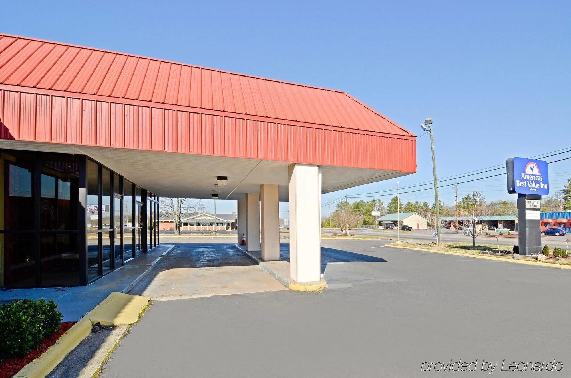 The Sanford Inn Exterior photo